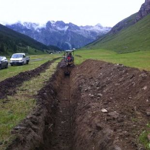 30.7.2014 Grabarbeiten fuer Druckleitung Fex